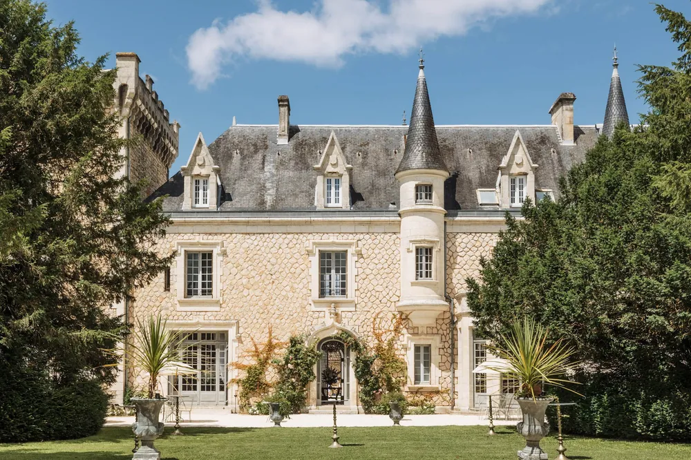 Château De La Couronne — jardins à la française