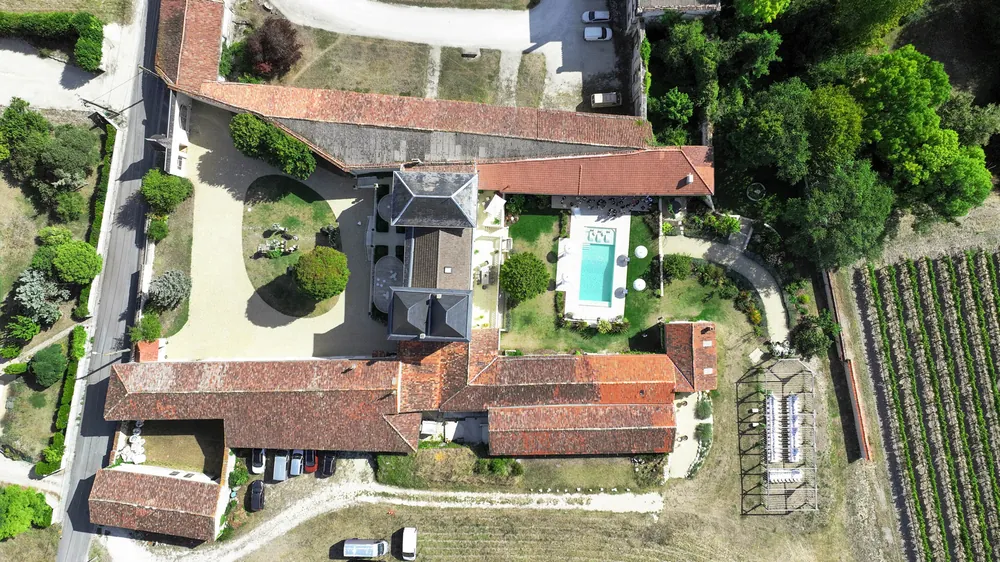 N°3 The Chateau — réception dans les chais